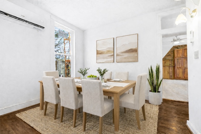 Photo - 3110 Main St