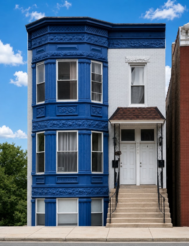 Building Photo - 2251 W Belmont Ave Unit 2