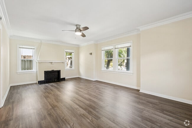 1BR, 1BA - 900SF - Living Room