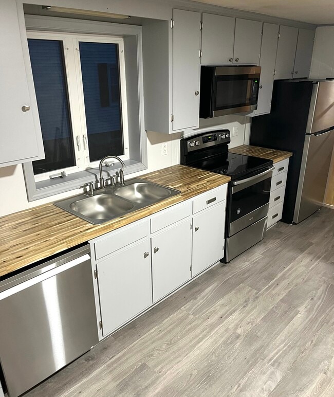 Building Photo - 175 May St Unit 1