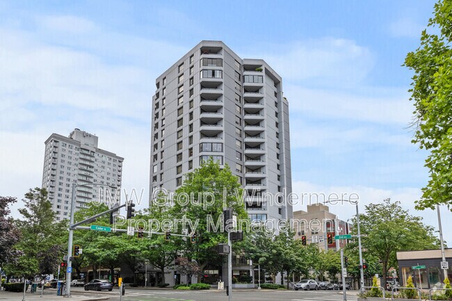 Building Photo - 2621 2nd Ave Unit 1005 Rental