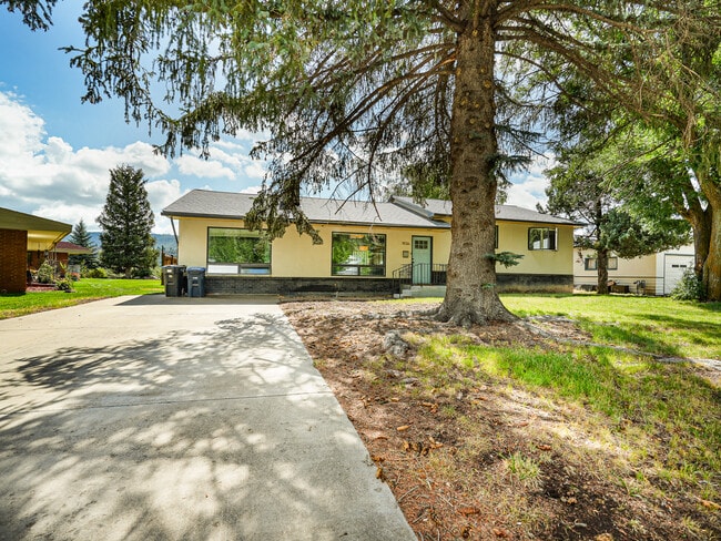 Photo - 1936 Crestview Dr