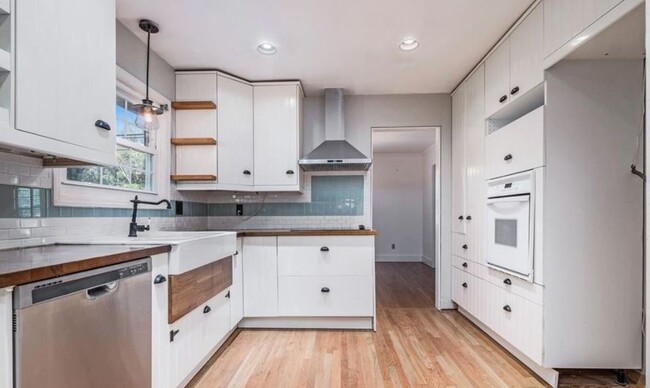Building Photo - Brockton House Unit 1