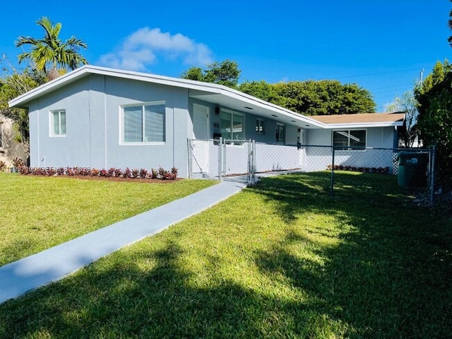 Building Photo - 1515 NE 110th St Unit 1