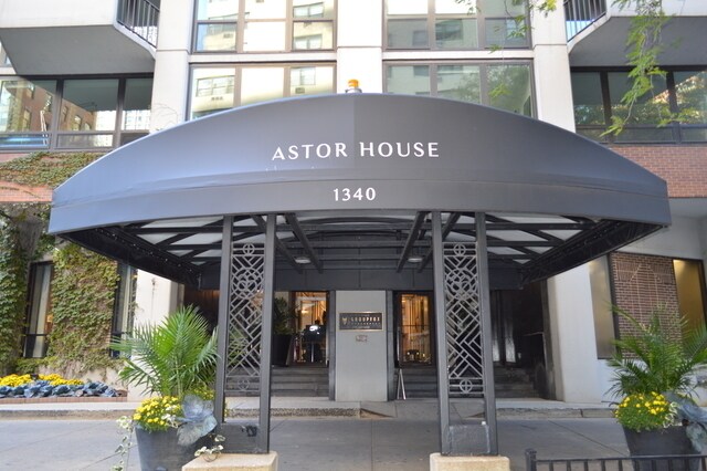 Building Photo - 1340 N Astor St Unit 1405 Rental
