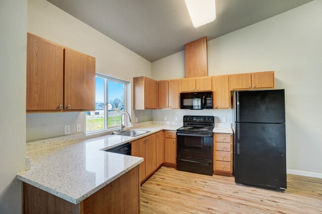 Photo - Legacy Oaks Apartments