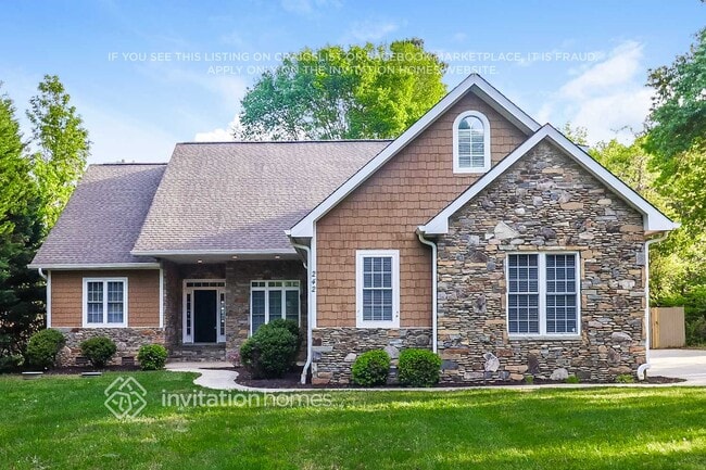 Building Photo - 242 Chuckwood Rd