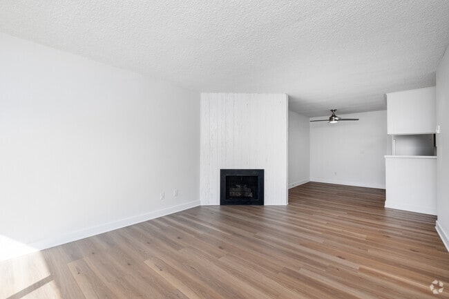 1BD, 1BA - 700SF