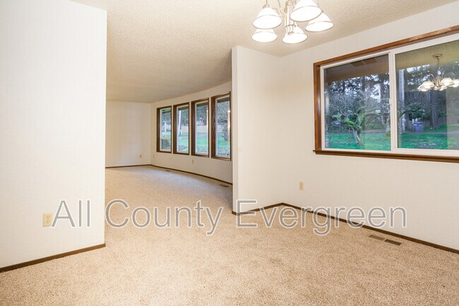 Photo - 5805 48th Ave E