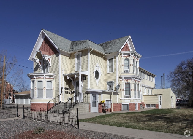 Building Photo - 715 15th St