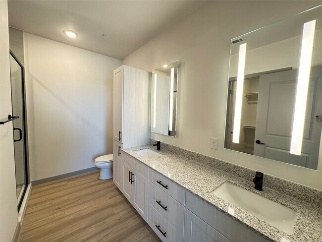 Building Photo - 11604 Stonehollow Dr Unit B8.116