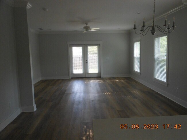 Photo - 120 Crane Dr