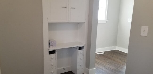 Photo - CLOSE TO RIVERSIDE PARK!  3br 1bath bungal...