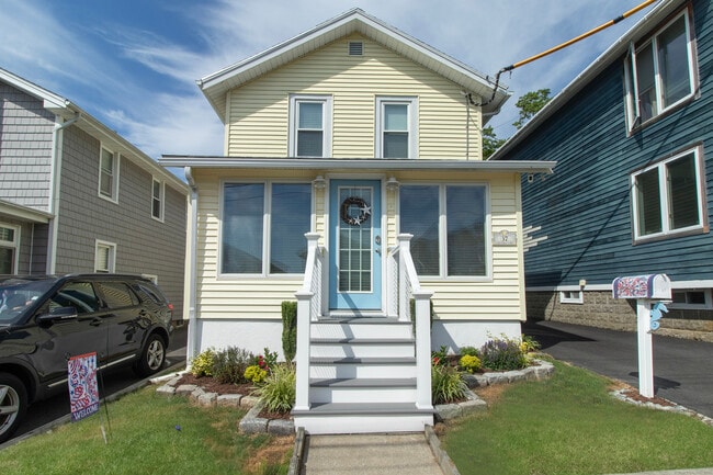 Building Photo - 37 Lawrence Ave Rental