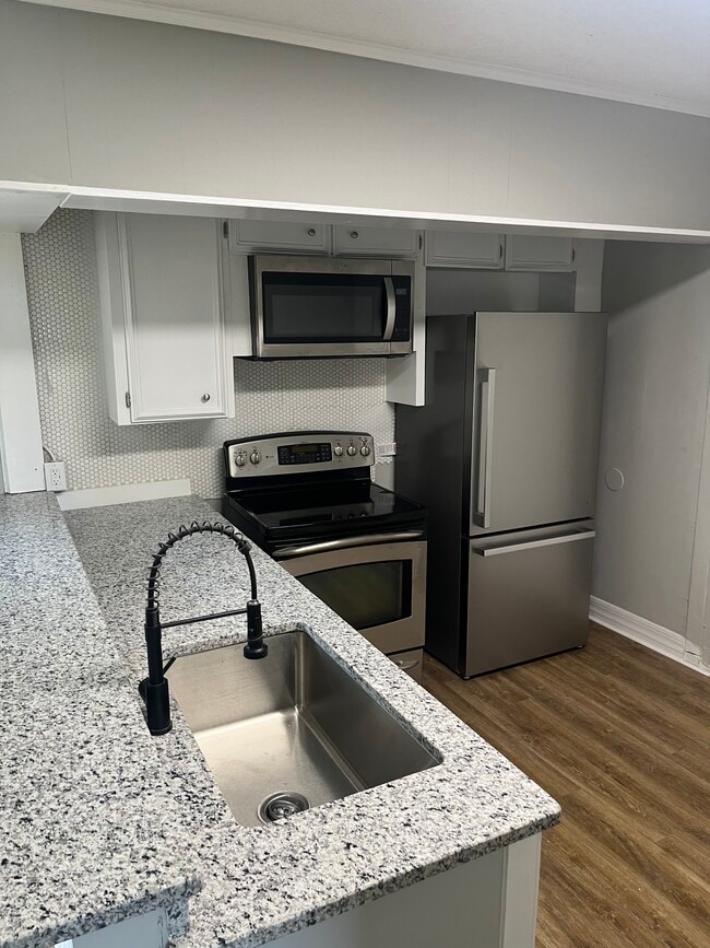 Building Photo - 8701 Fowler Ave Unit 3