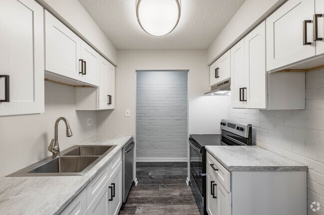 2BR,1BA-889SF