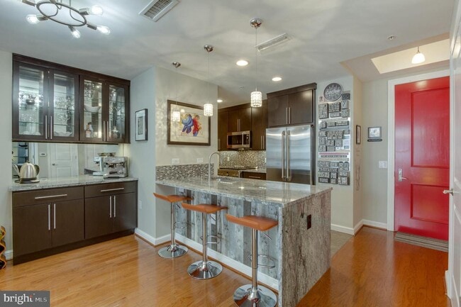 Beautiful Condo - 11990 Market St Unit 1604