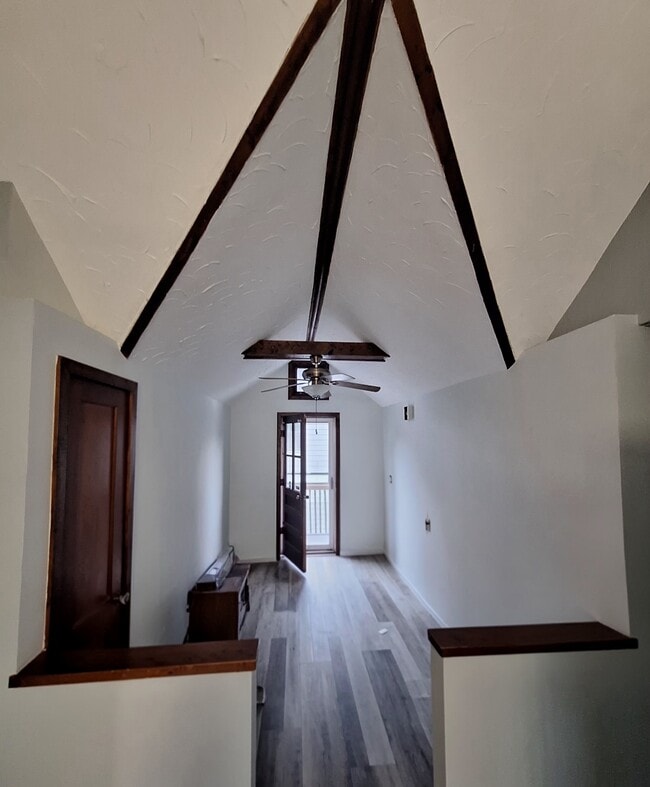 Photo - 125 Hemlock St Unidad 2nd flr