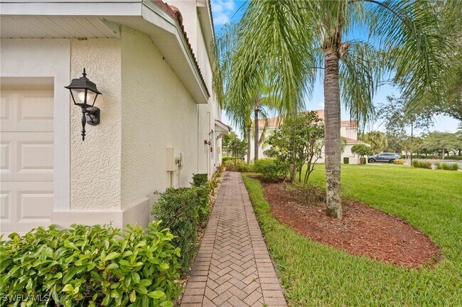 Photo - 1084 Hampton Cir Unit 49