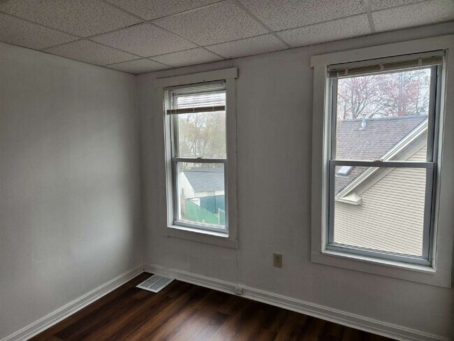 Photo - Spacious 5-Bedroom Apartment in Nashua, NH - Don't Miss Out! Unit 10A