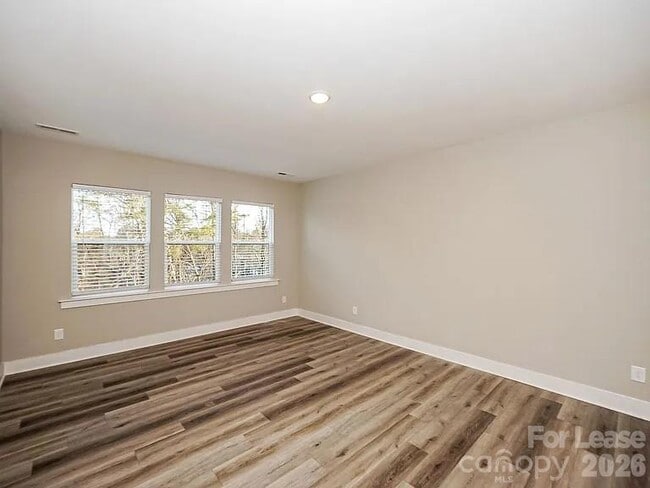 Photo - 108 Glencoe Ln