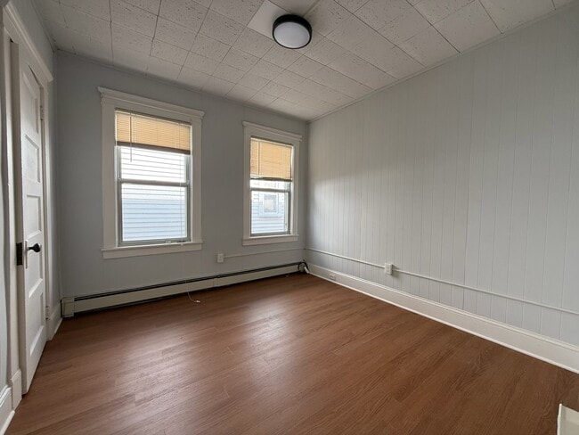 Building Photo - 311 Magnolia St Unit 1R