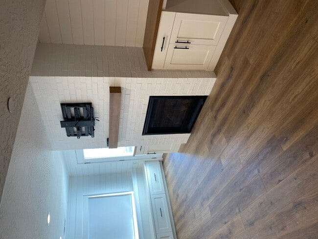 Photo - 909 Burke Ln