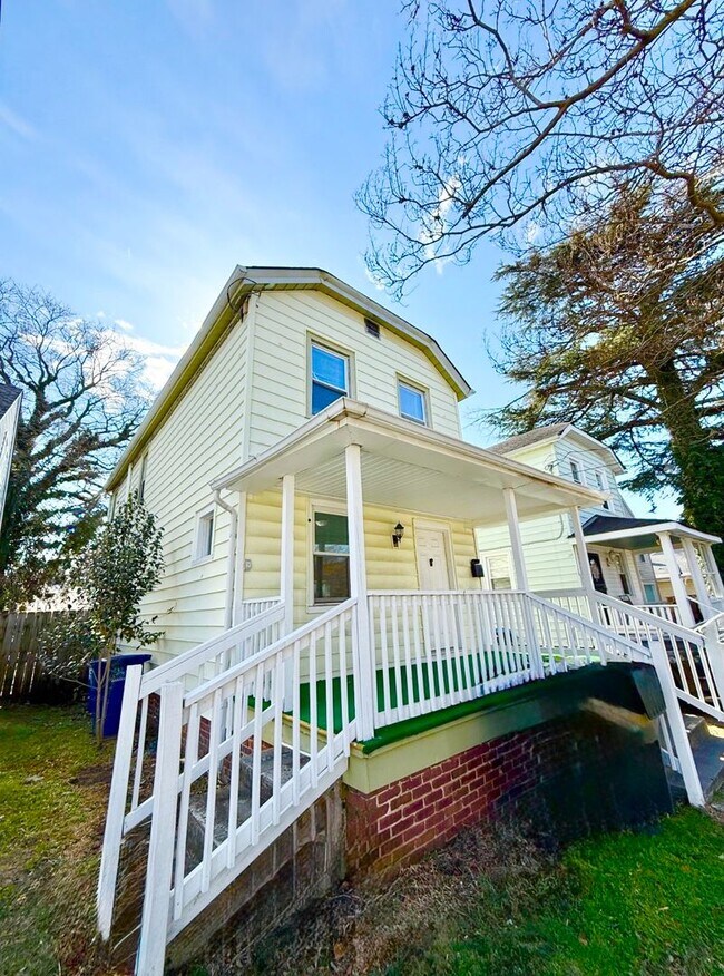 Photo - ***4 Bed RENOVATED house/ODU Students welcome! Granite countertops