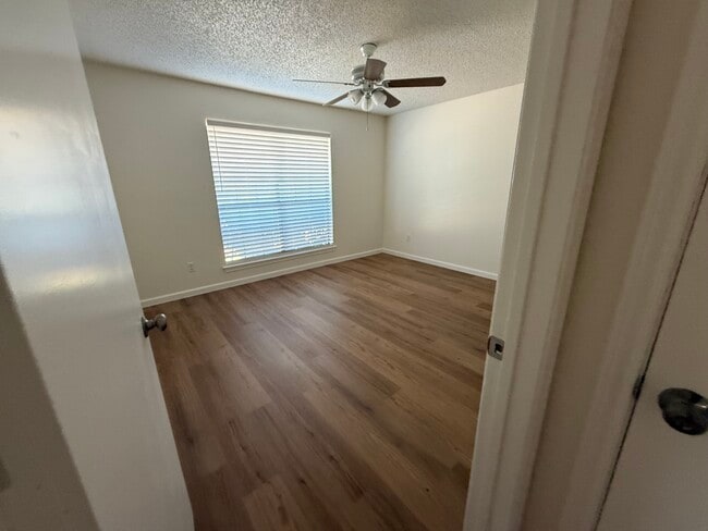 Photo - 204 Lanham Ct