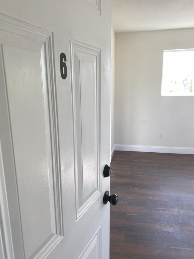 Building Photo - 337 E Main St Rental