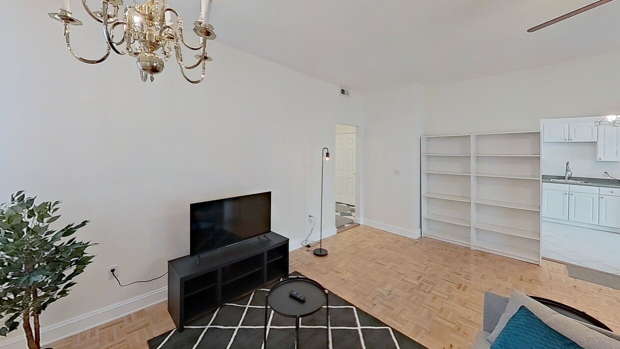 Photo - Private bedroom in 3 bed/1 bath Home