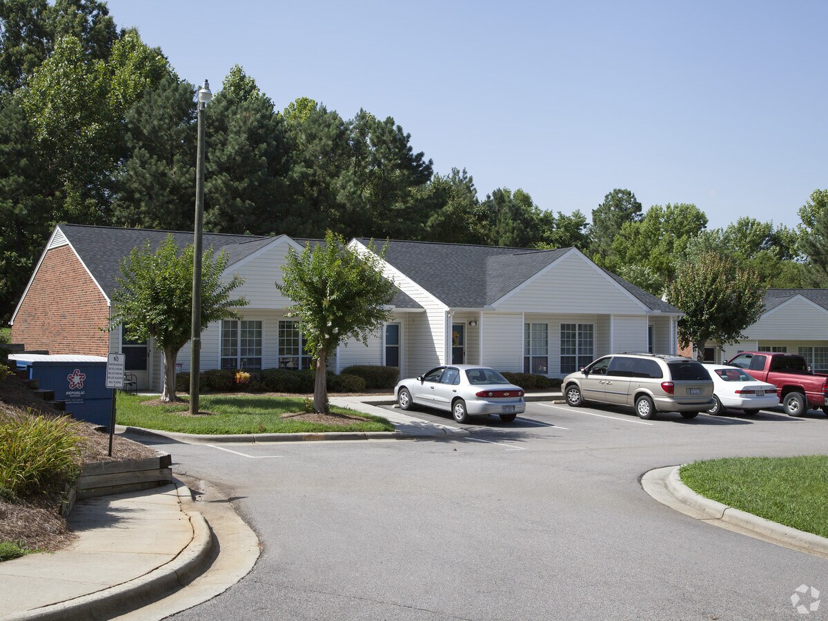 Front View - Sheffield Manor Apartments