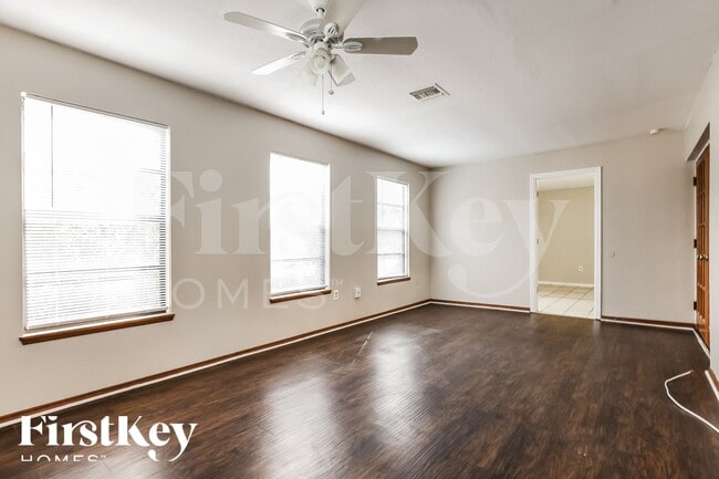 Photo - 111 Wildwood Dr