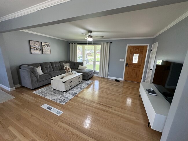 Photo - 3440 Laura Ln