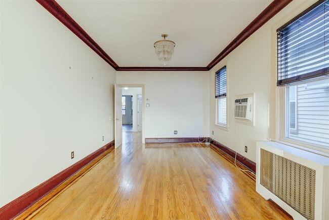 Photo - 13 W 27th St