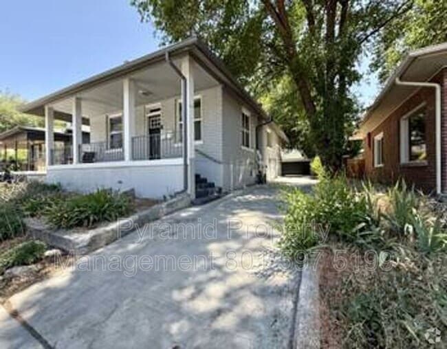 Building Photo - 652 E Roosevelt Ave Rental