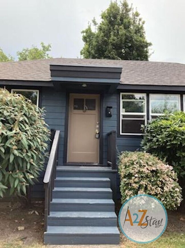 Ferry Street Triplex LTR - Ferry Street Triplex LTR Apartment Unit 490