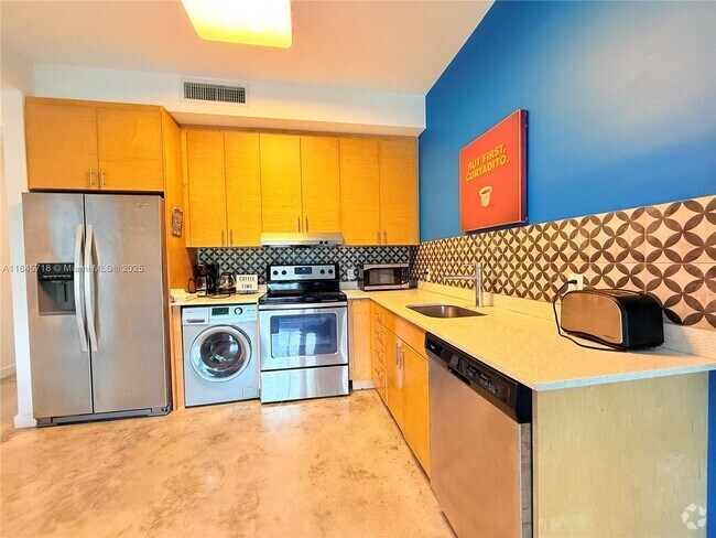 Building Photo - 769 NW 1st St Unit 302 Rental