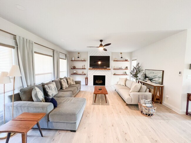 Photo - 4 Bedroom 3 1/2 Bathroom Home!!!