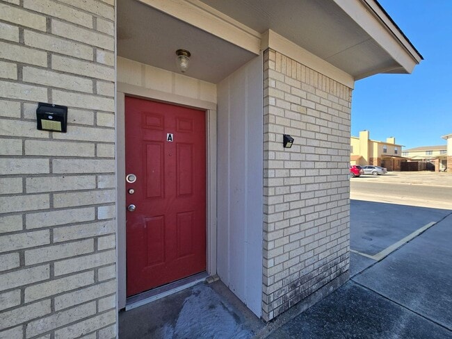 Photo - COMING SOON! Unidad 3702 Hereford Lane - A