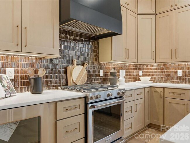 Photo - 431 W Peterson Dr