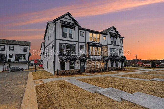 Photo - 2007 Hawksworth Ln