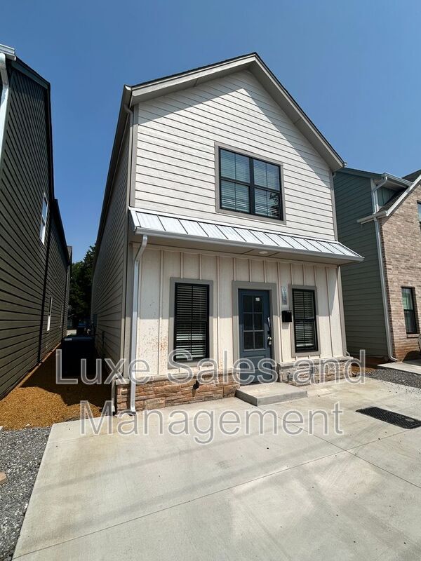 Photo - 614 W 2nd St