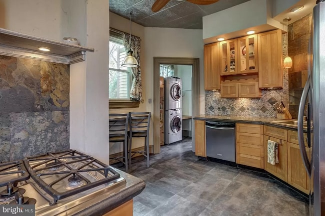 Photo - 956 Linden Ave