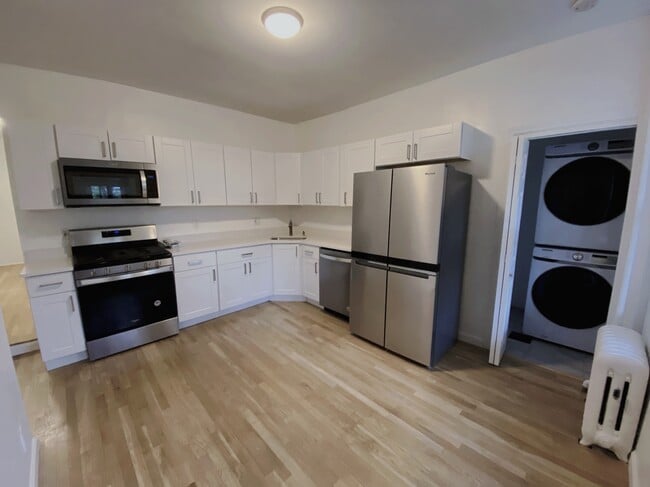 Kitchen with In unit D/W - 137 Chiswick Rd