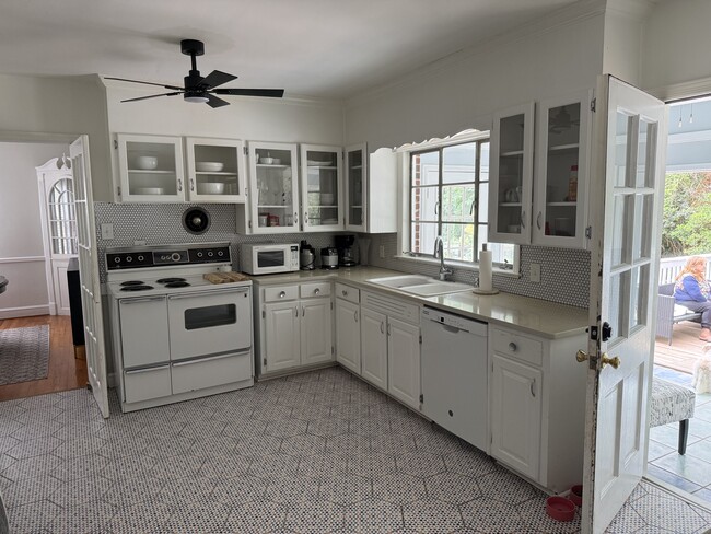 Photo - 4111 W Friendly Ave