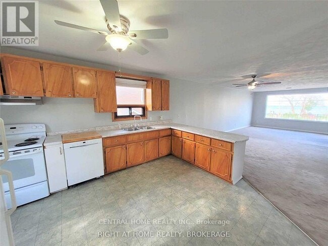 Photo - 255 Bayview Ave