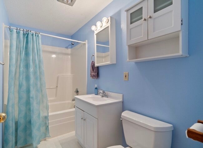 Photo - 1233 Nehalem Ave