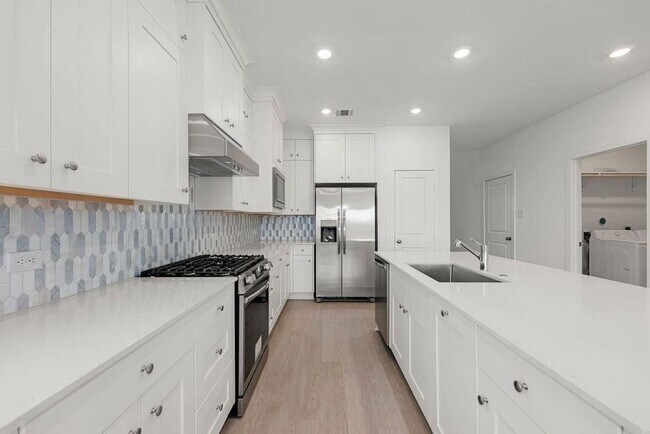 6411 Symphony Wave Dr