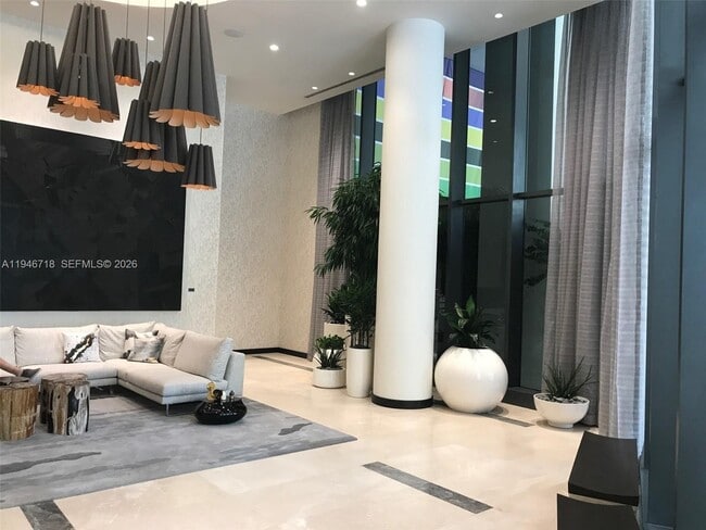 Photo - 55 SW 9th St Unidad 2807